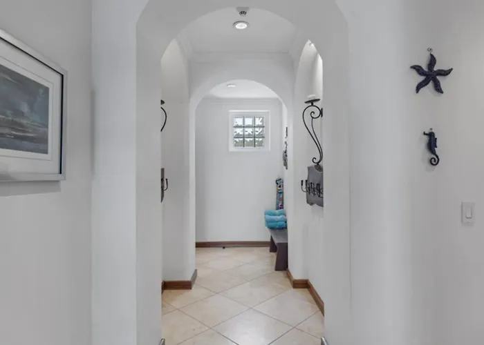 Stunning With Panoramic Beach, Ocean, And Mountain Views In Сasa de vacaciones